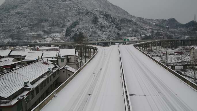 高速公路大雪