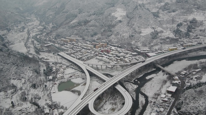 大雪封路