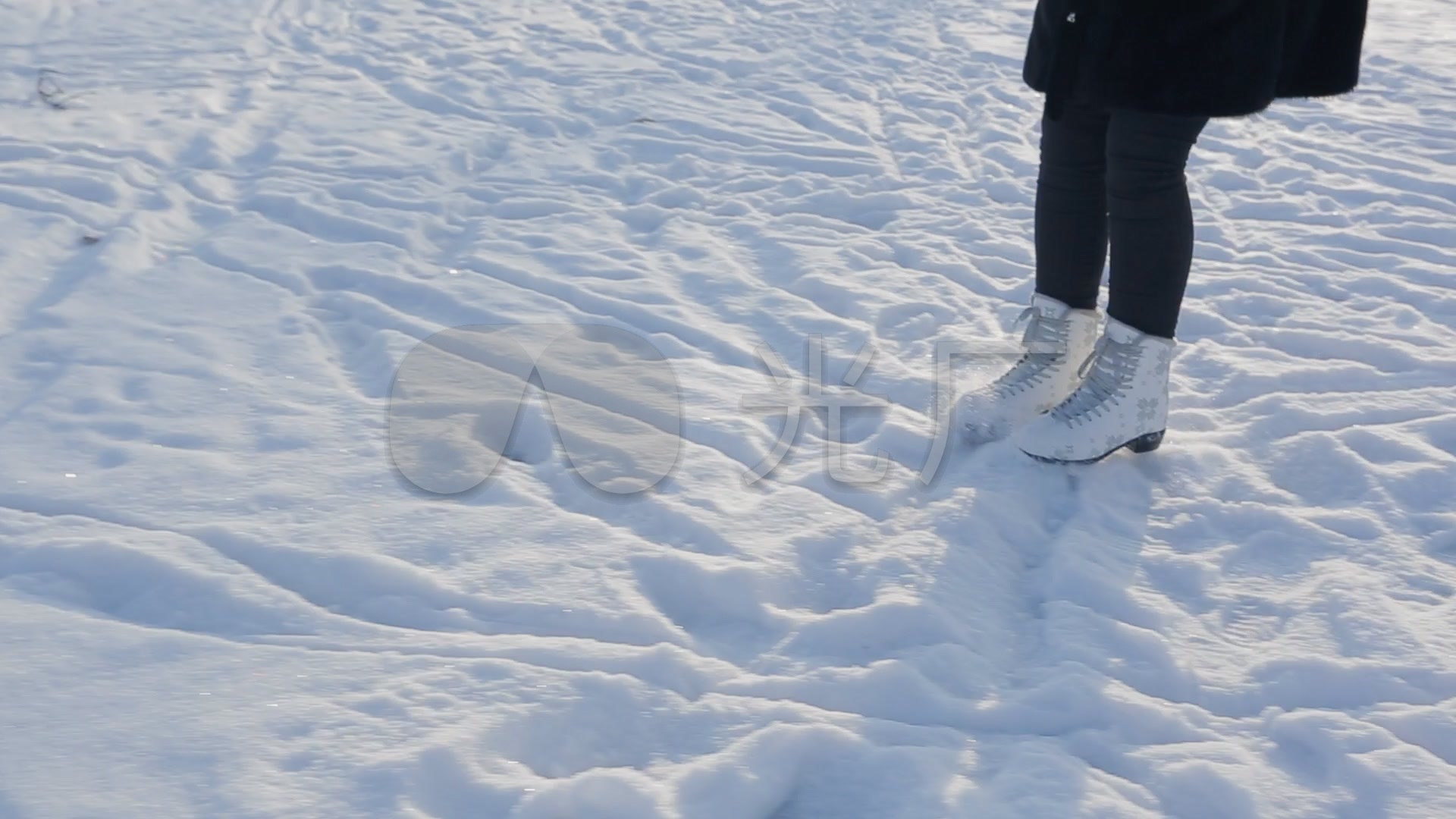 女孩雪地靴子滑雪_1920x1080_高清视频素材下载(编号:3208891)_实拍