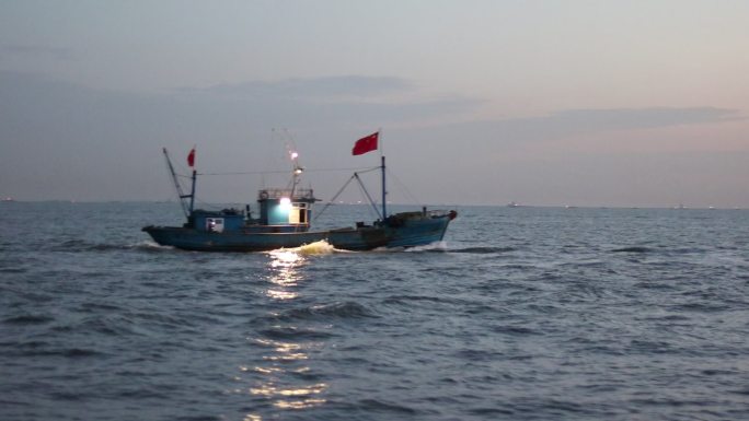 清晨渔船