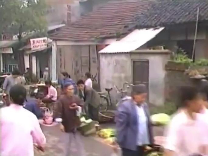 1990年烟雨中的成都老街区菜市场