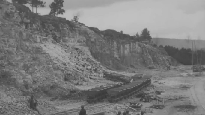 上世纪初修建铁路公路
