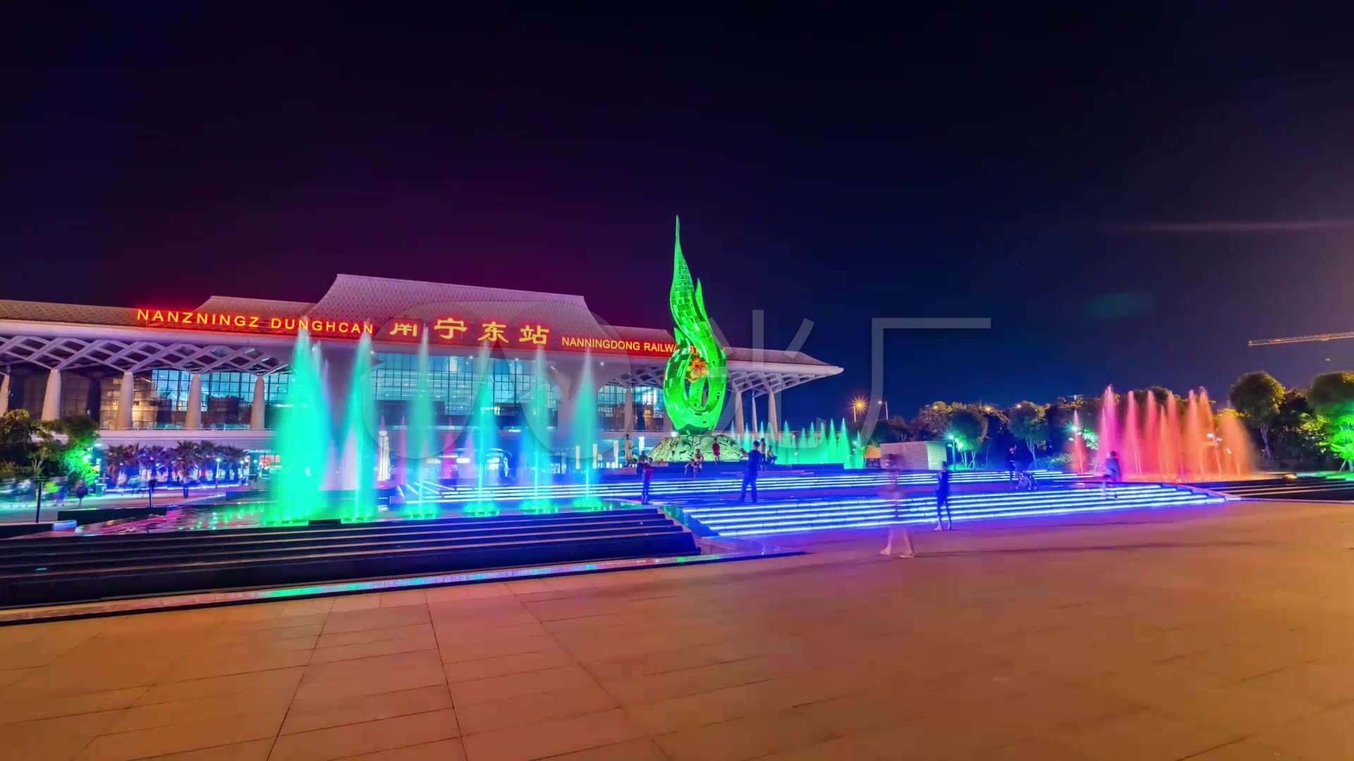 南宁东站火车站动车站夜景延时_1920x1080_高清视频素材下载(编号