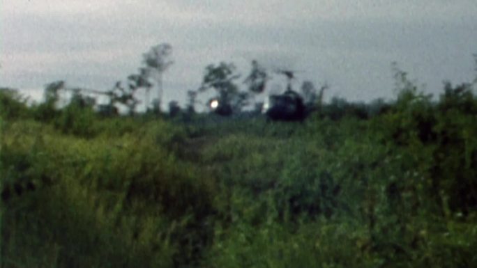 越南人民军击落直升机
