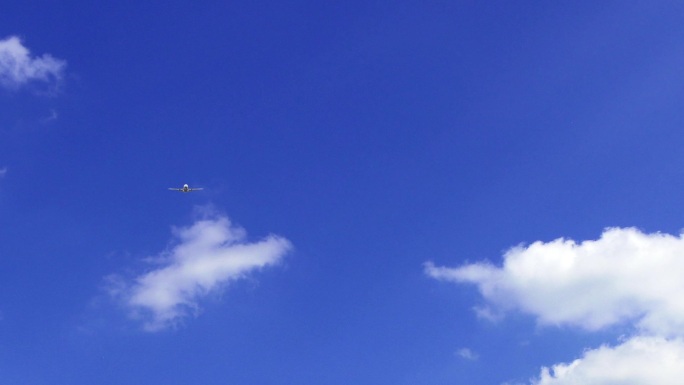 高清合成动态蓝天白云飞机