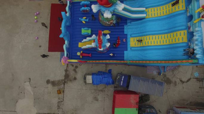 儿童娱乐游乐场蹦床设施
