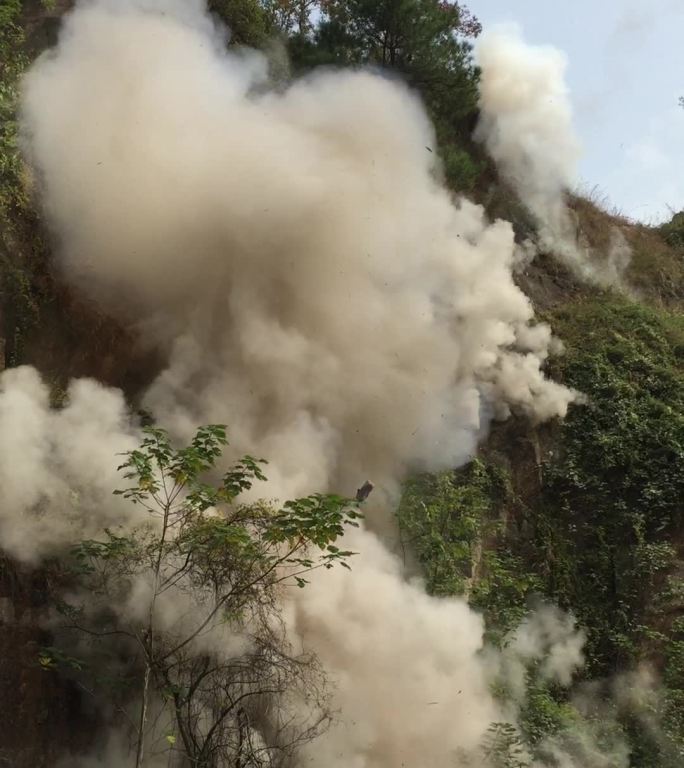 山爆炸山爆炸浓烟碎石