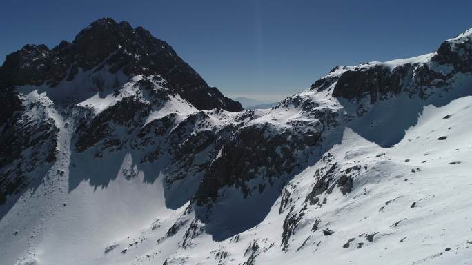 翻越玉龙雪山