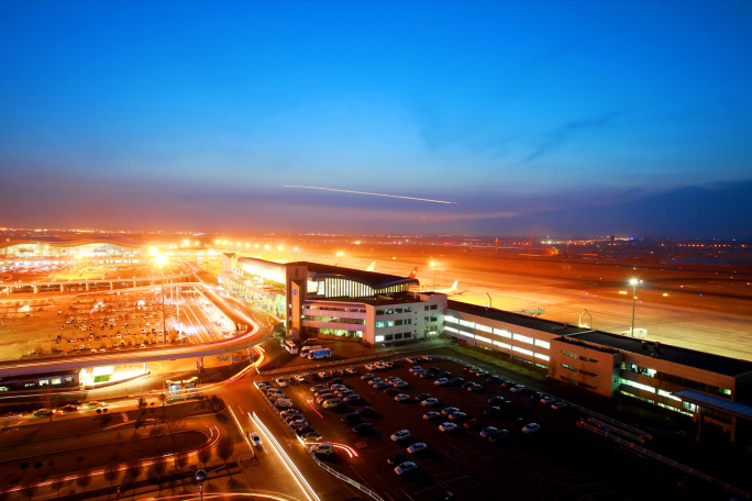 机场大楼内部和机场夜景全景延时