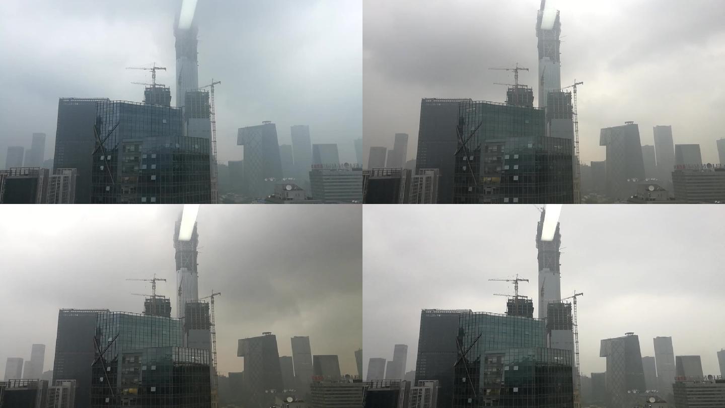 北京CBD云雾缭绕