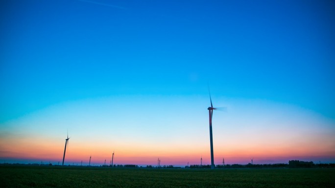 黄昏时刻新能源风力发电延时摄影