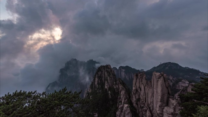 黄山群峰顶傍晚云海延时