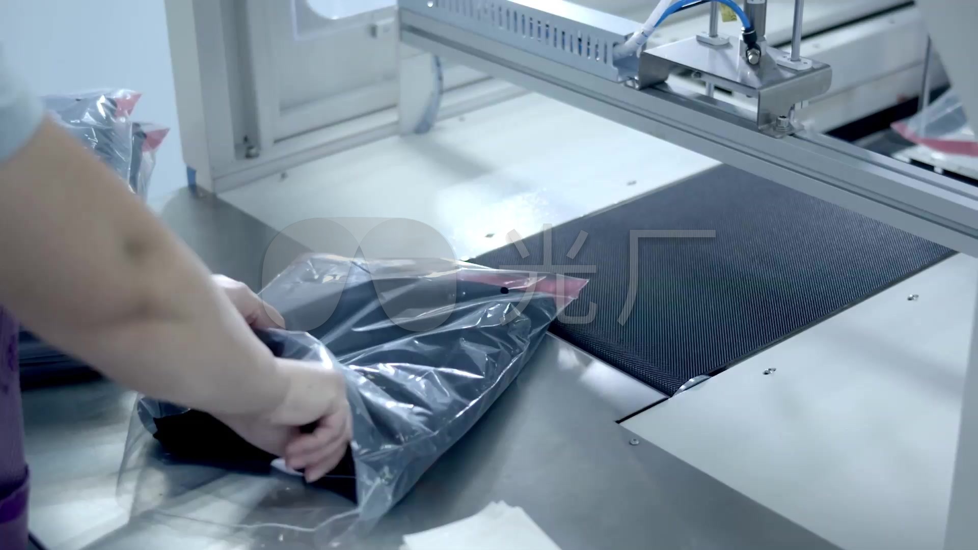 智能服装厂智能识别自动打包服装