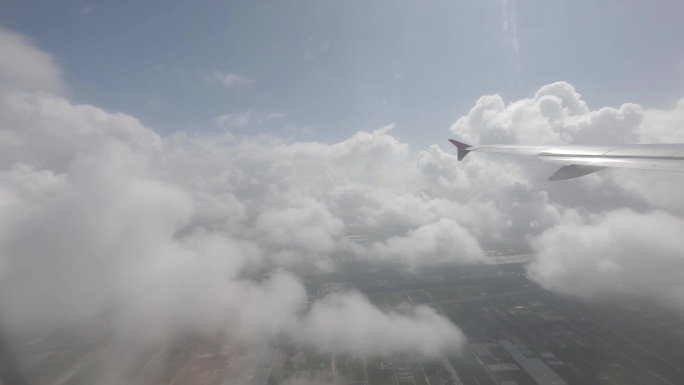 【有版权】云层中的飞机窗外