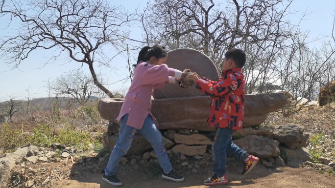 石磨-石碾-埝-沂蒙山石碾-乡村记忆儿童