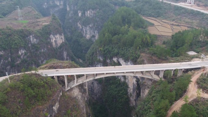 航拍山区峡谷大桥