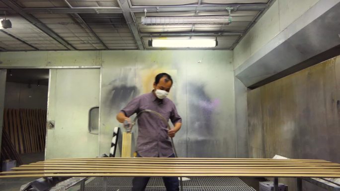 【HD】实木家私生产-喷漆处理
