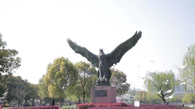 广场白鸽雕塑