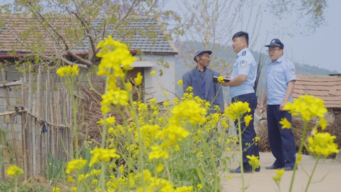 4K警察走访调查案件公安民警走访警车出动