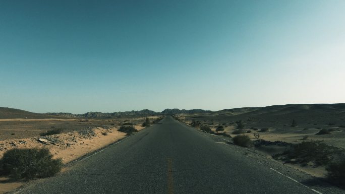 第一视角公路行驶沙漠公路
