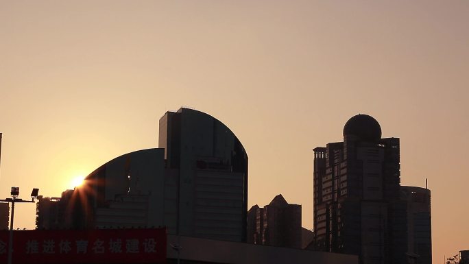 羊城广州天河四月，雨后晴天的美丽落日