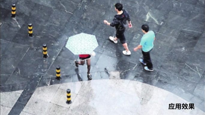 俯视下雨落地面循环透明通道