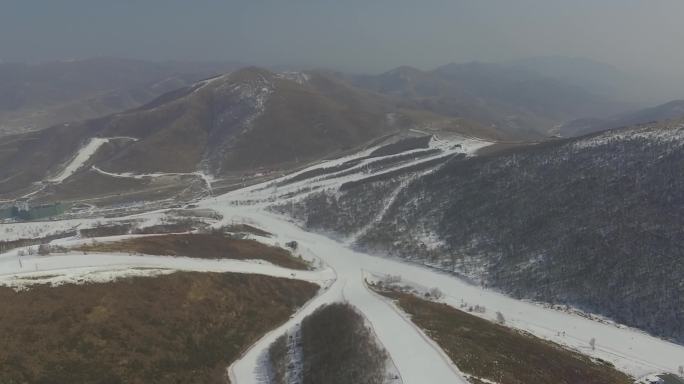 无人机航拍滑雪小镇雪景Dlog视频素材