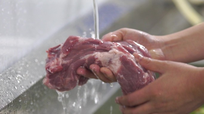 肉猪肉洗肉清洗食材食材美食香