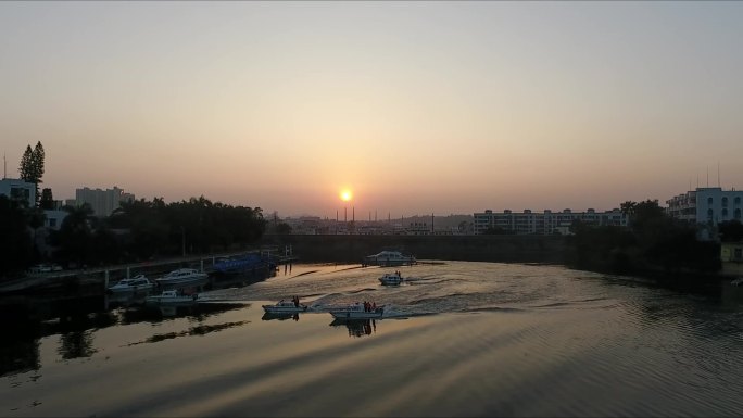 航拍落日城市水库快艇