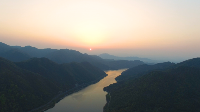 大山，水库，日落西山，群山