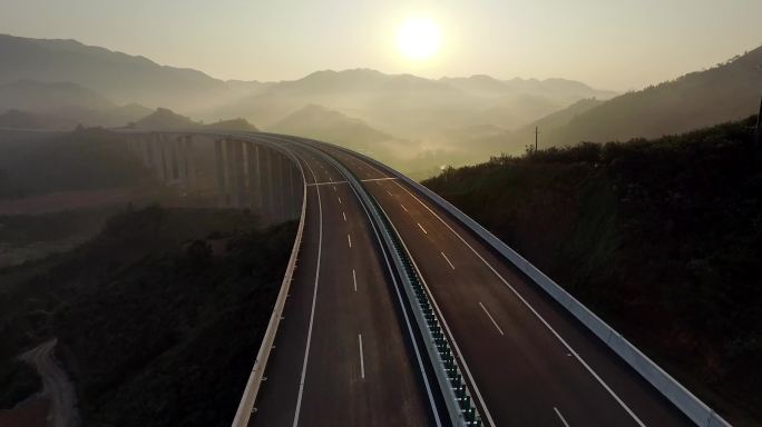 高速公路早晨