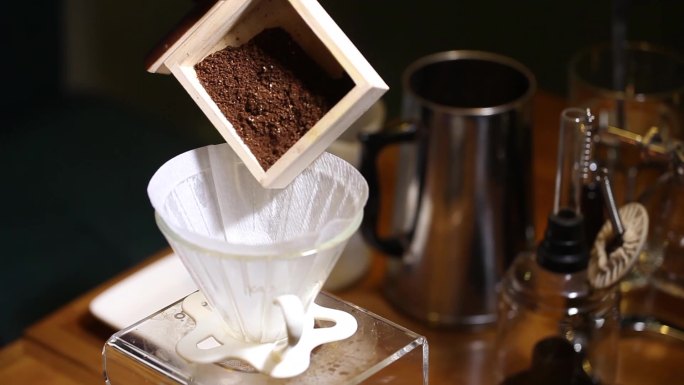咖啡豆研磨手冲萃取高清实拍