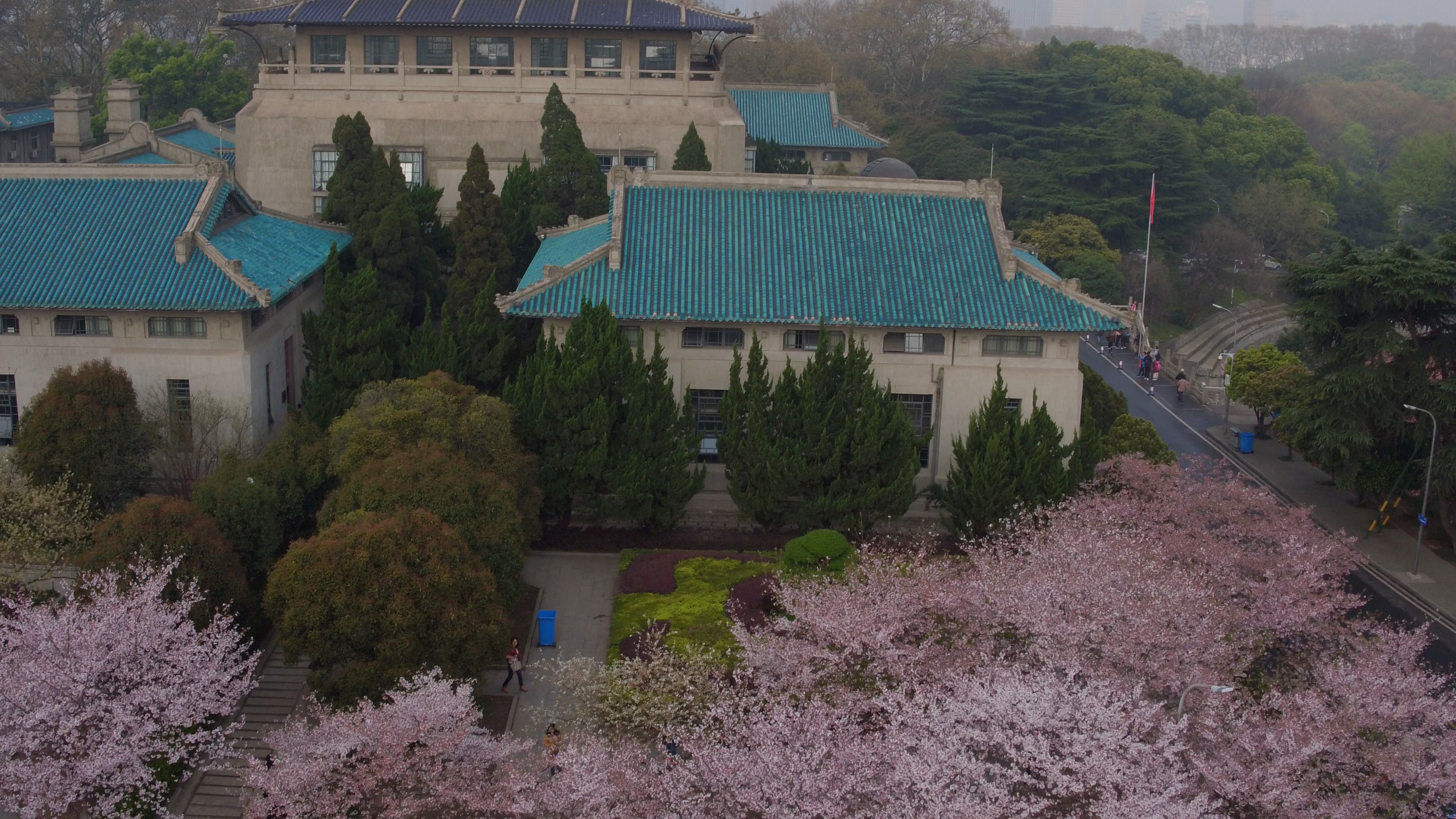 东华大学2019届服装与服饰设计（中日合作）毕业生作品展演-服装东华大学-CFW服装设计网手机版