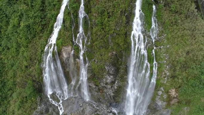 山区森林瀑布山泉水河流