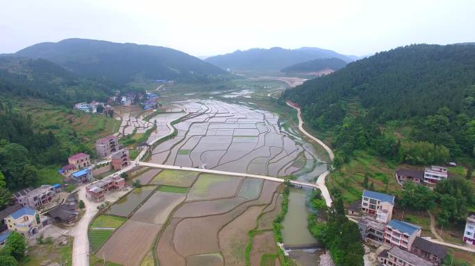 4K航水泥路村寨