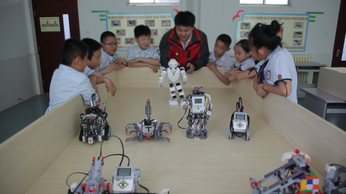 小学生创意机器人课