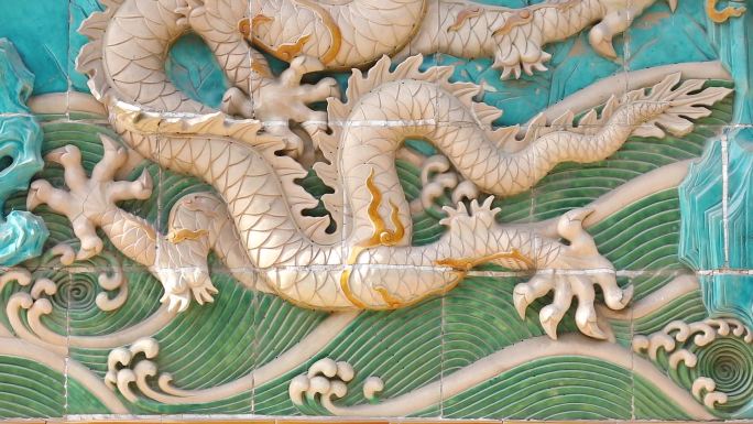 北京北海公园九龙壁特写