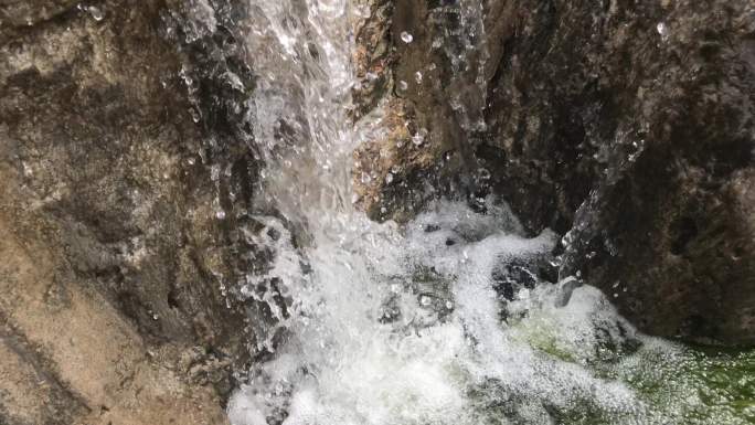 4K溪水岩石瀑布溪流