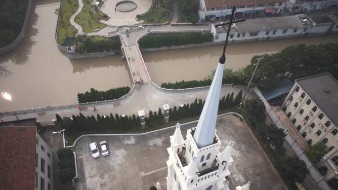 教堂航拍上海郊区城市