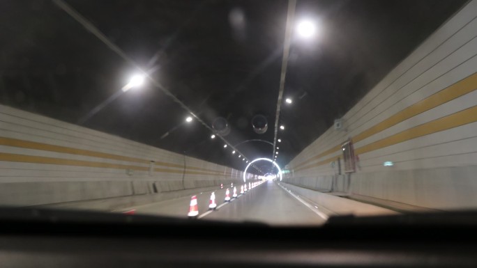 行驶的隧道延时直行驾车路途旅行