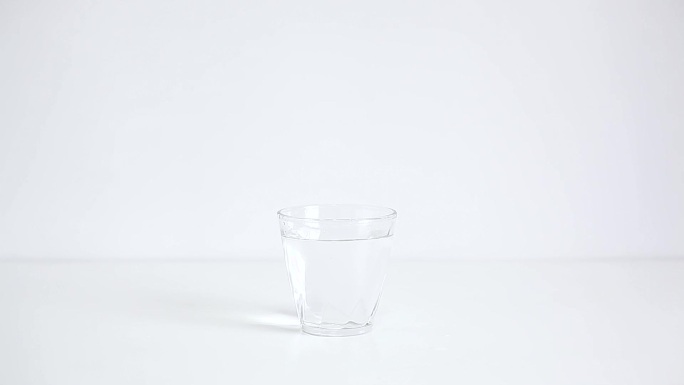 【原创】两种玻璃杯倒水