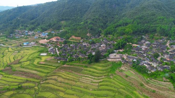 大山中的拉祜族村庄4K航拍