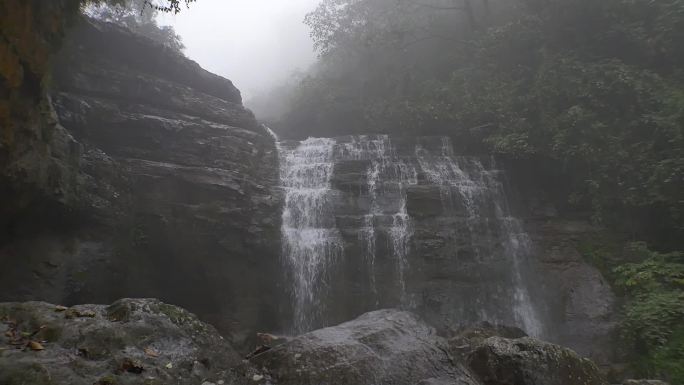 山里瀑布山间吊桥山间小道