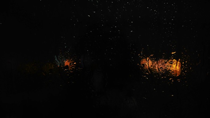 玻璃光斑水珠下雨雨天夜景窗