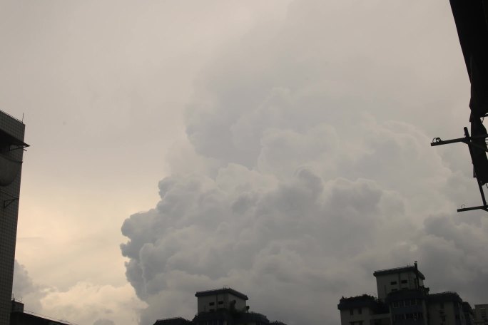 广州夏天暴雨即将来临，黑云压城城欲摧4K