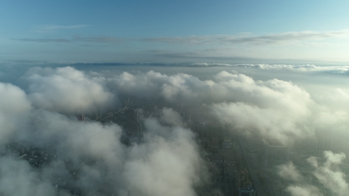 4K环摄云层下的长沙01