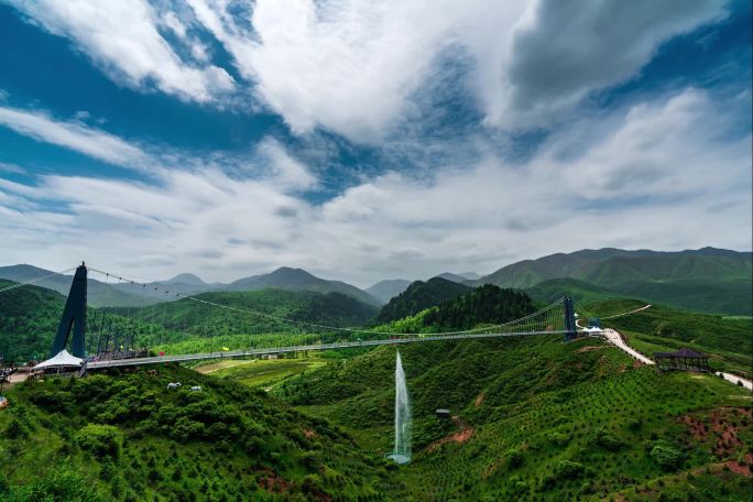 甘肃临夏松鸣岩法台山高空玻璃吊桥延时摄影