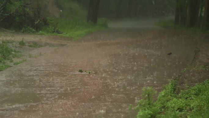 下雨