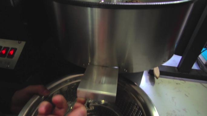 烘焙咖啡豆烘焙出炉120fps4k