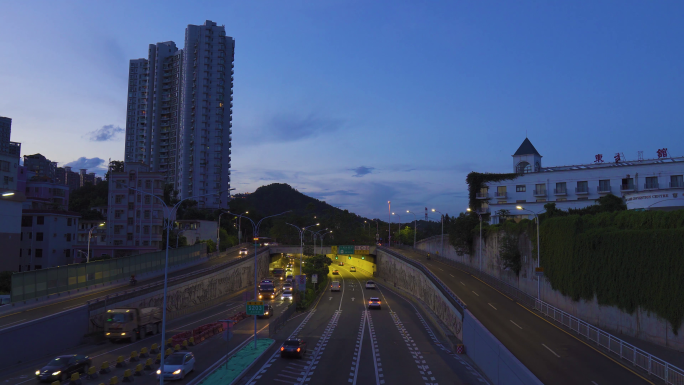 深圳城市黄昏车流